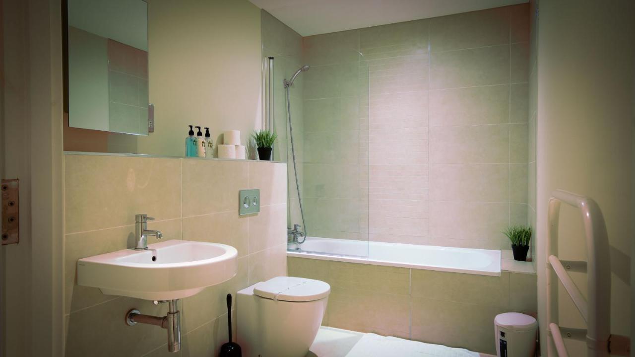 Superb City Center 1 Or 2 Bedroom Apts King Bed Southampton Esterno foto