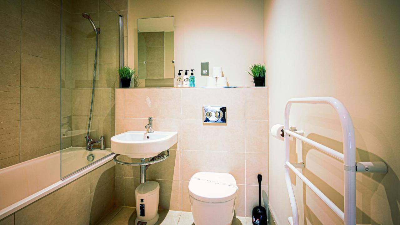 Superb City Center 1 Or 2 Bedroom Apts King Bed Southampton Esterno foto